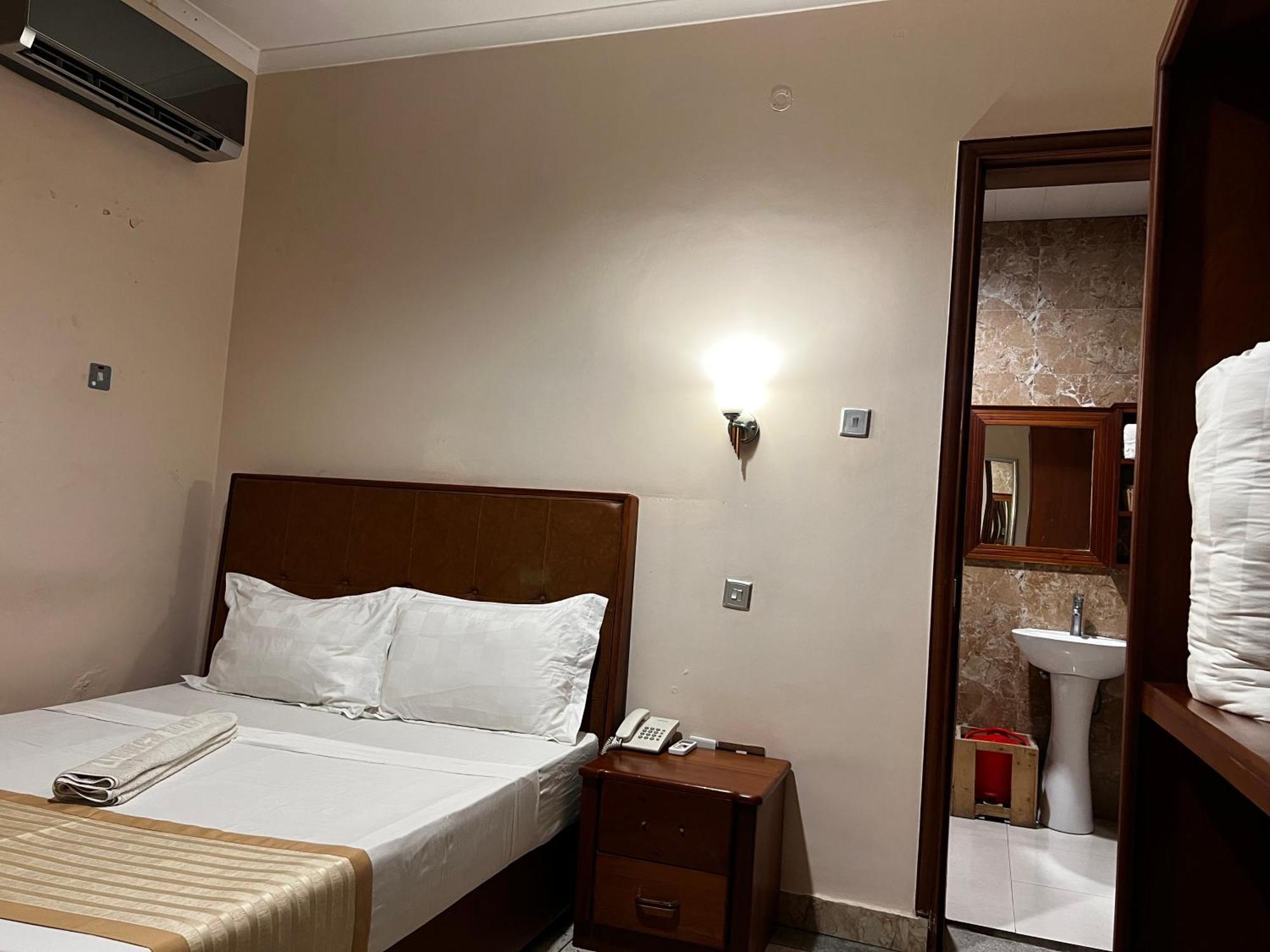 K27 Premier Backpackers Dar es Salaam Exterior foto